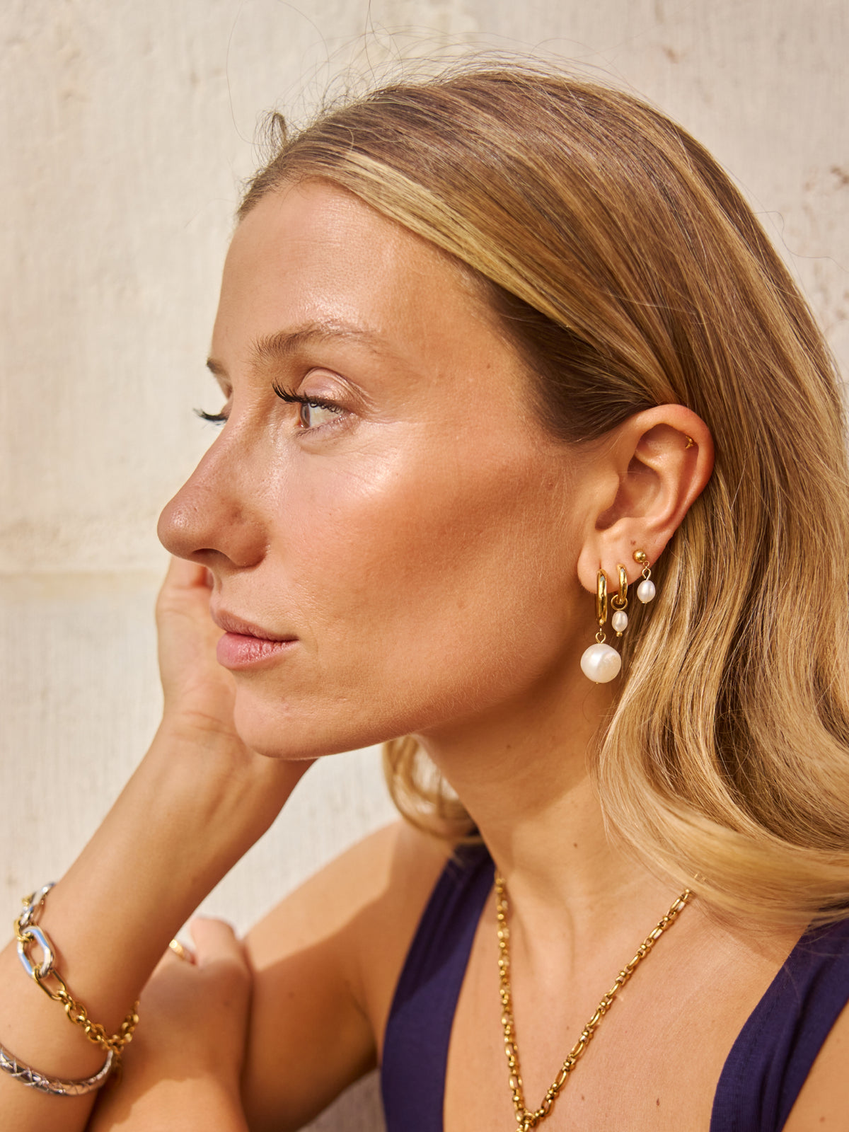 One Pearly Hoops Earring Set
