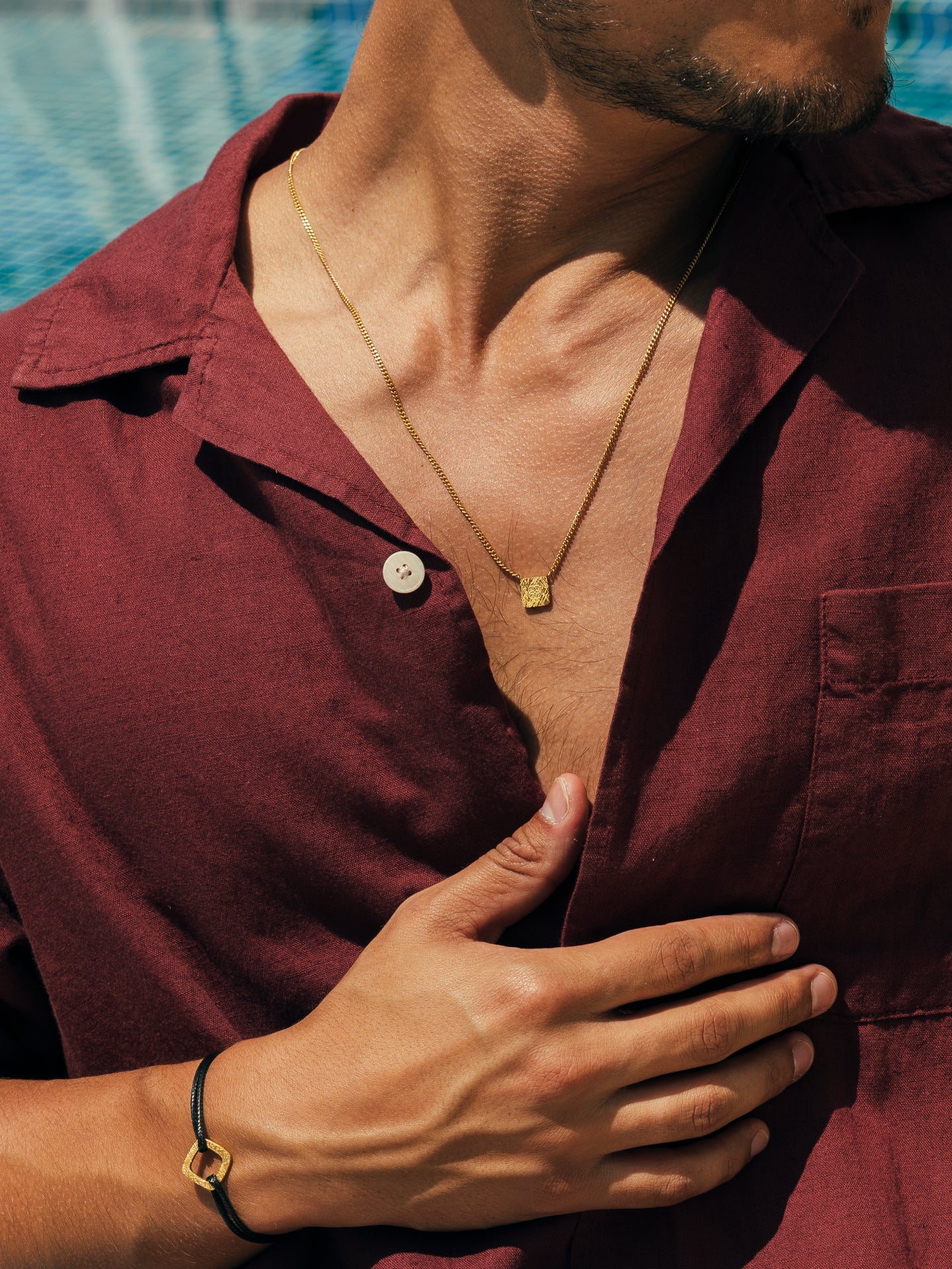 Colar Escapulário One Men Shield Gold - OAMN5105SG